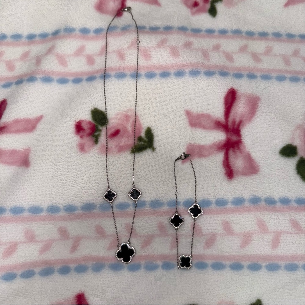 Elegant Black and Silver Clover Necklace and Bracelet Set